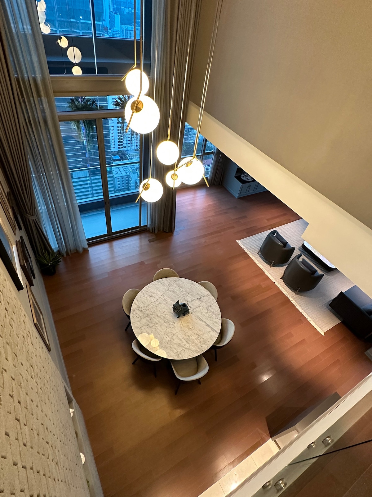 Luxurious 4 Bedroom Penthouse Loft At Nana BTS