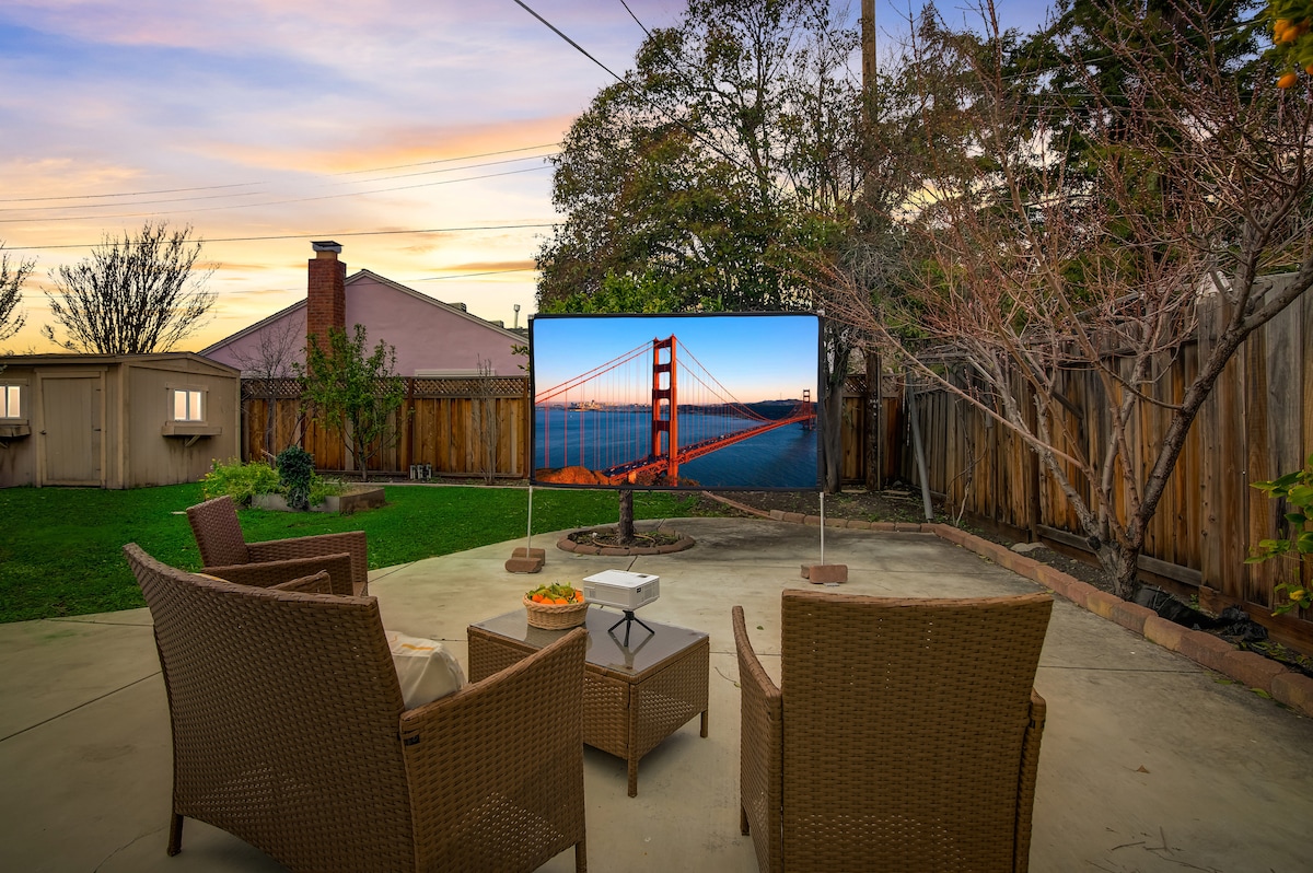 New! CozyStay w/Outdoor Movie near ApplePark