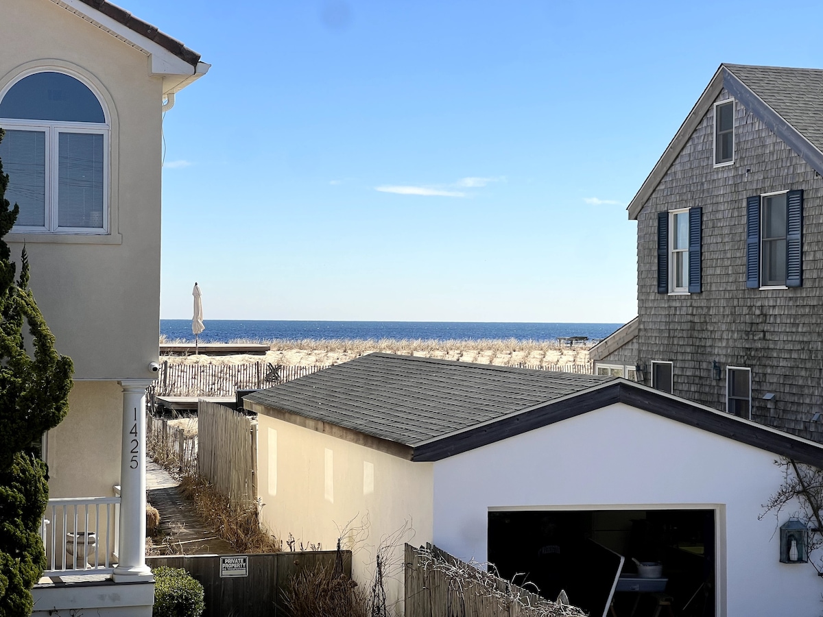 Cottage W/ Ocean Views & Shared "Private" Beach 1