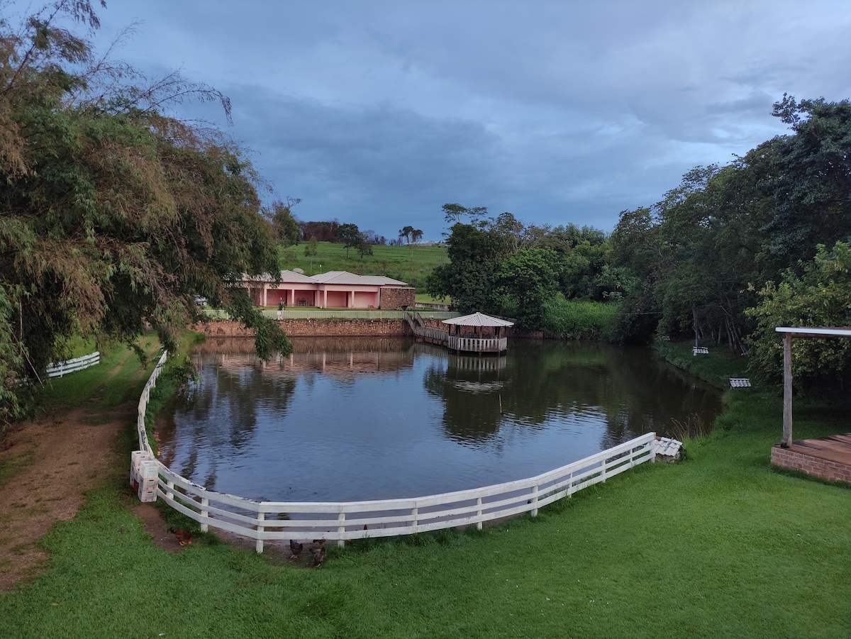 Campo e Natureza. Pousada Duas Lagoas (Quarto 1)