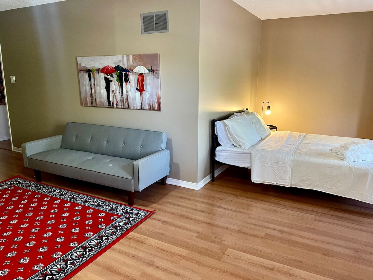 Spacious Retreat for 16 | 5BR | 4 Parkings