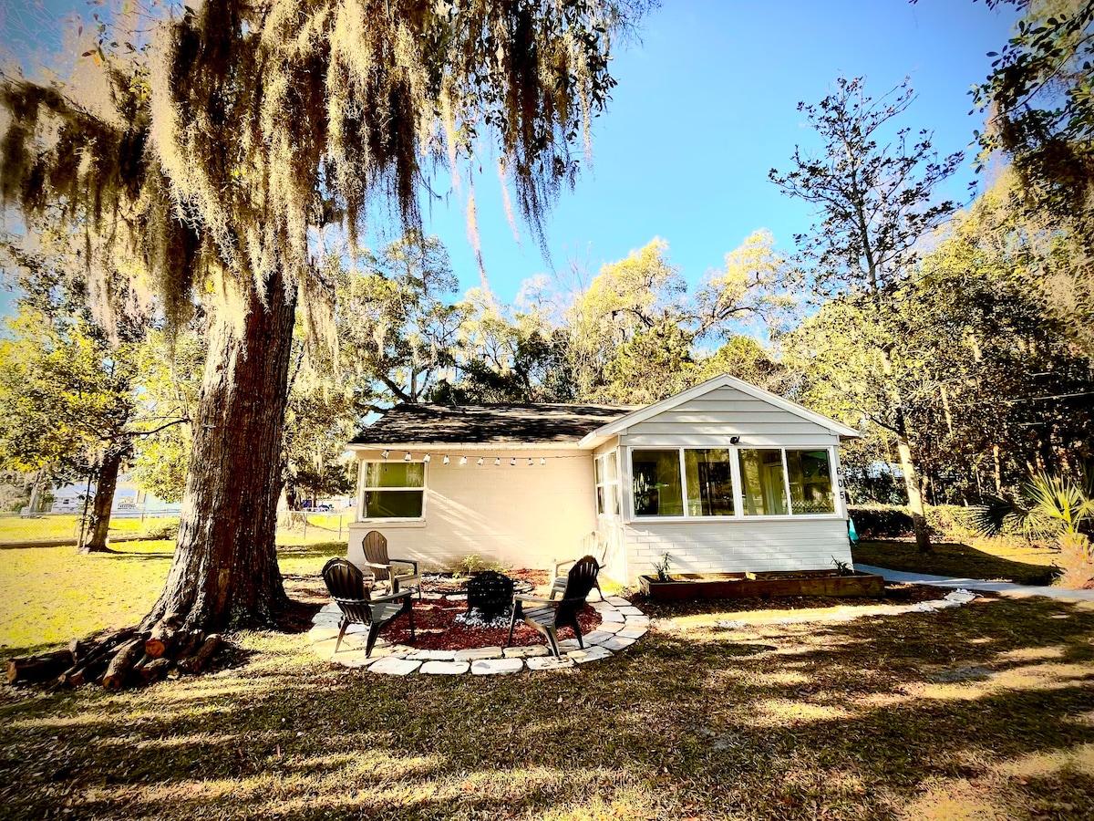 Cozy Cottage. Near Downtown & UF.