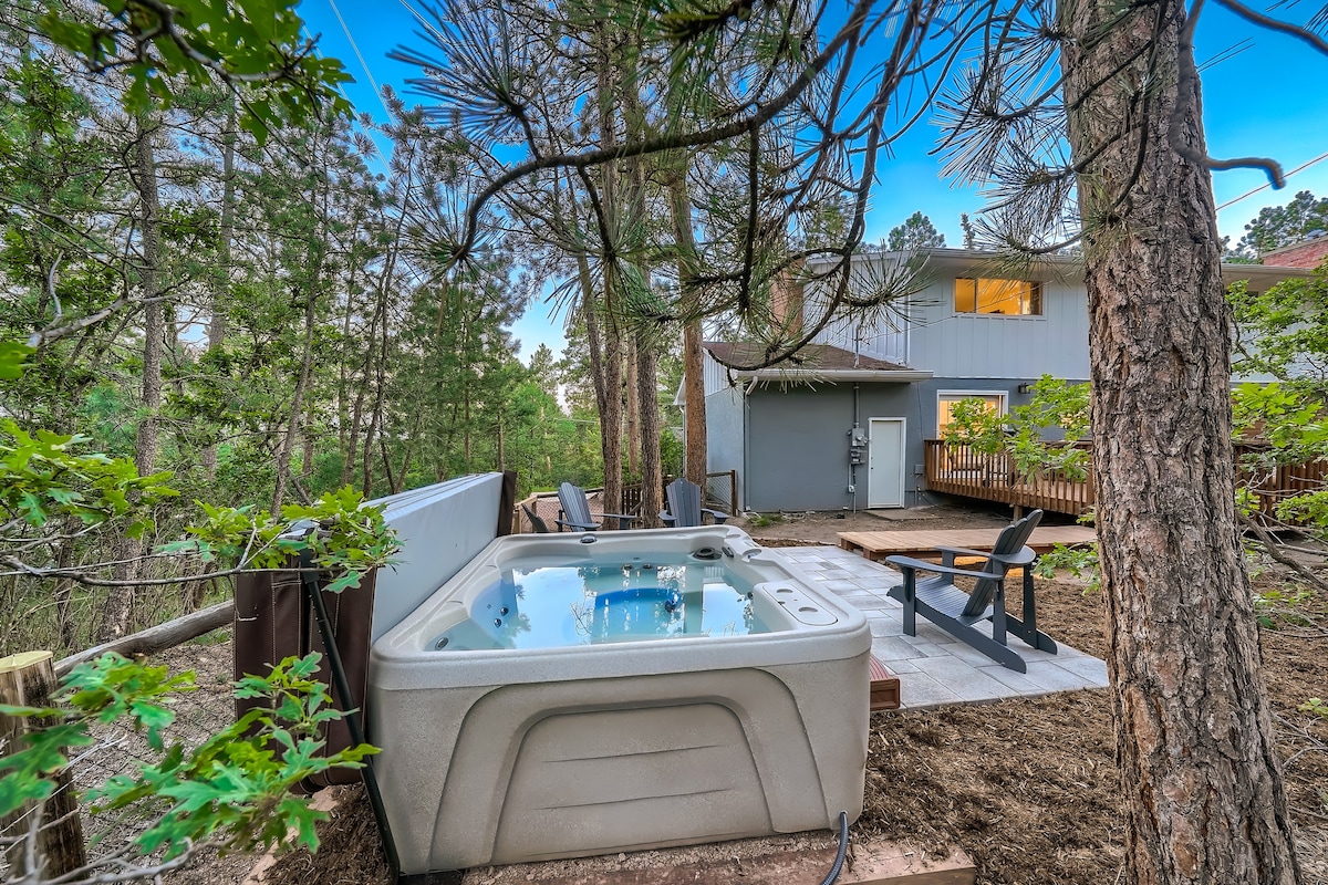 Whispering Pines Home w/ Hot Tub, 3.8m to USAFA