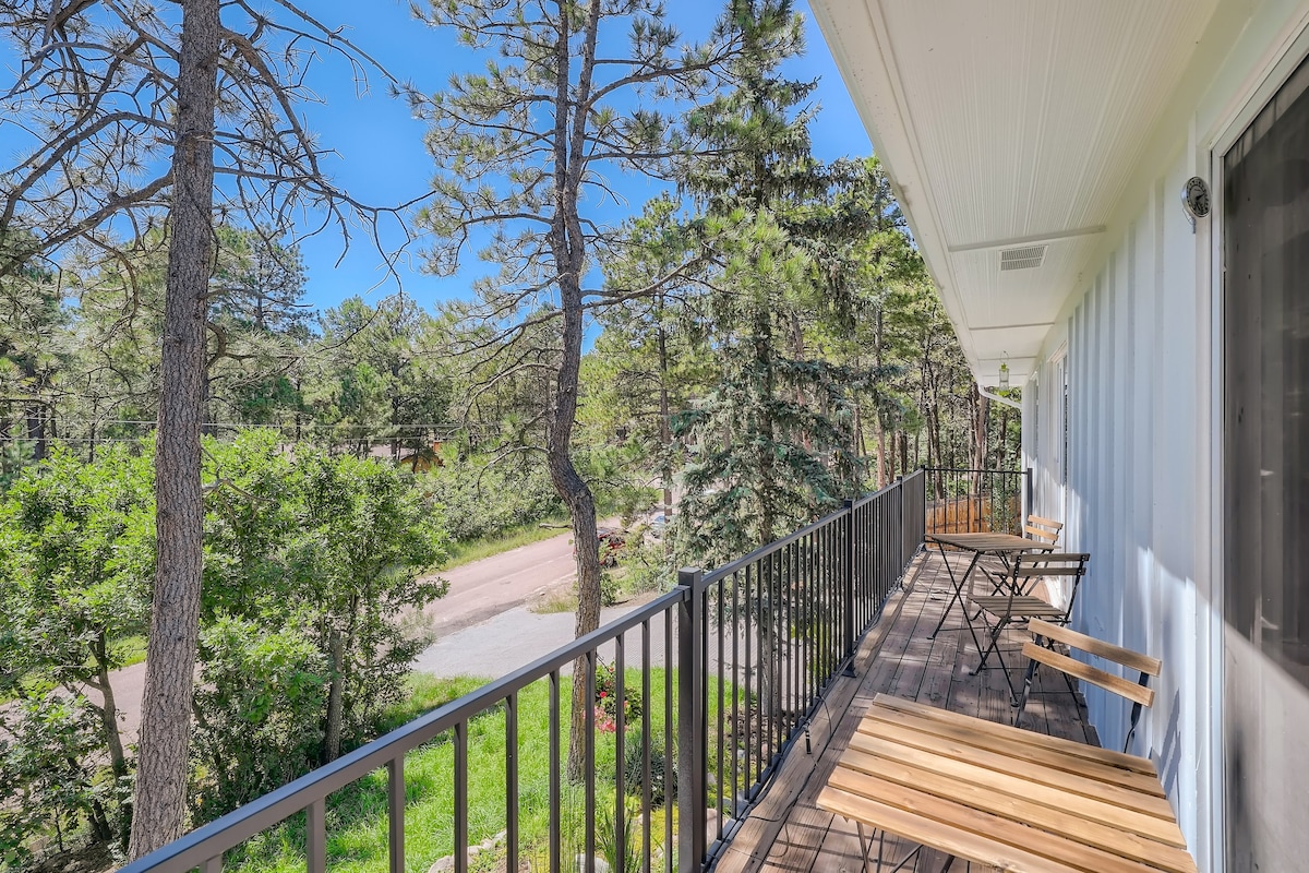 Whispering Pines Home w/ Hot Tub, 3.8m to USAFA