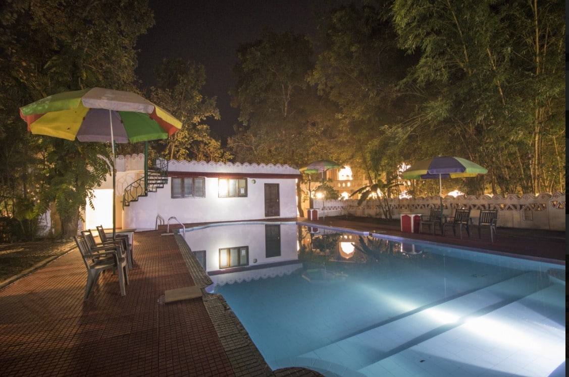 Vintage Themed Room + Pool In Kanha