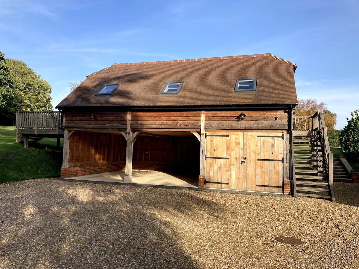 Contemporary oak barn in Weedon