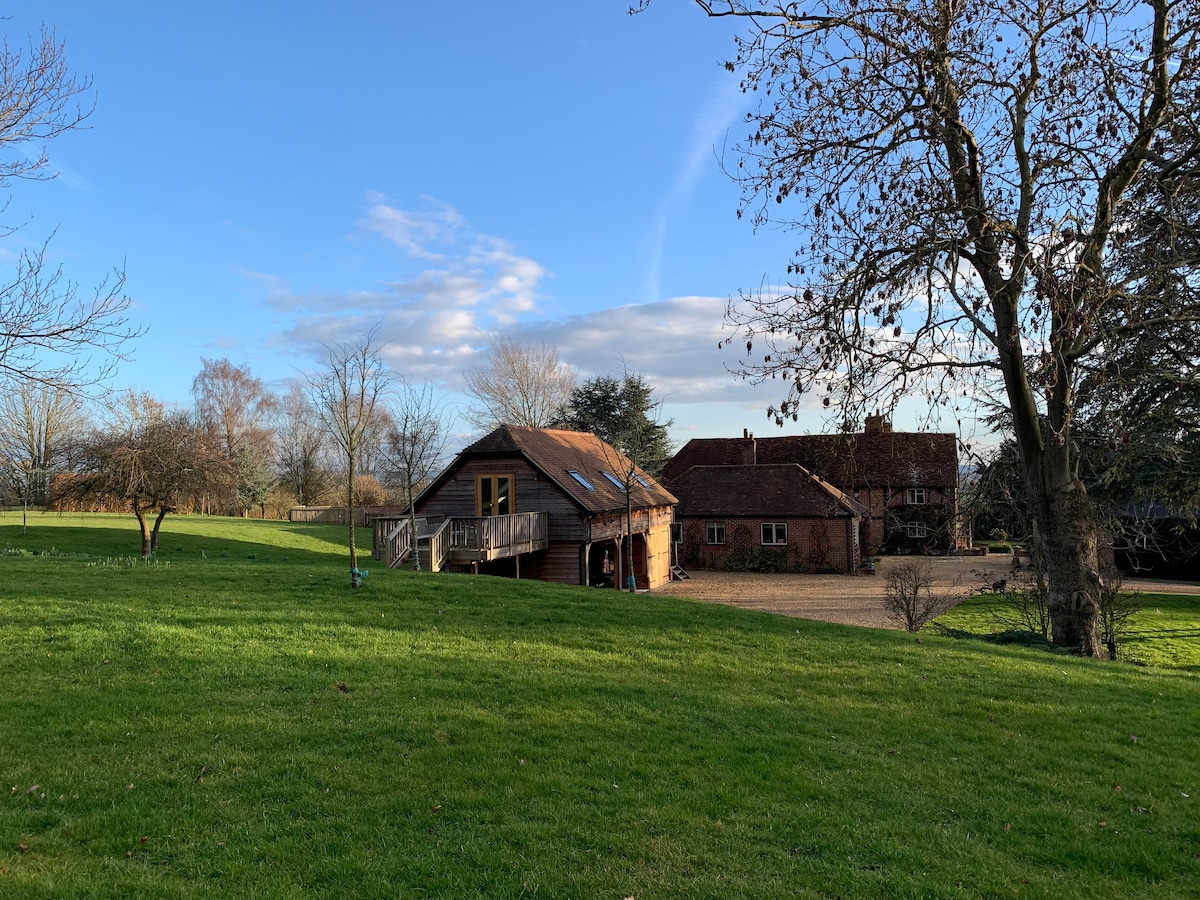 Contemporary oak barn in Weedon