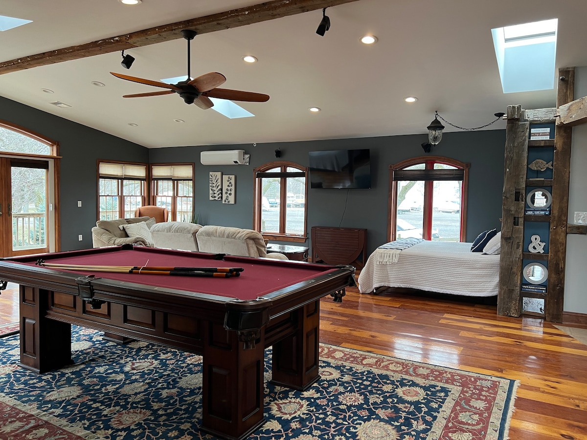 Waterfront Studio w/Pool table, Wilson Marina