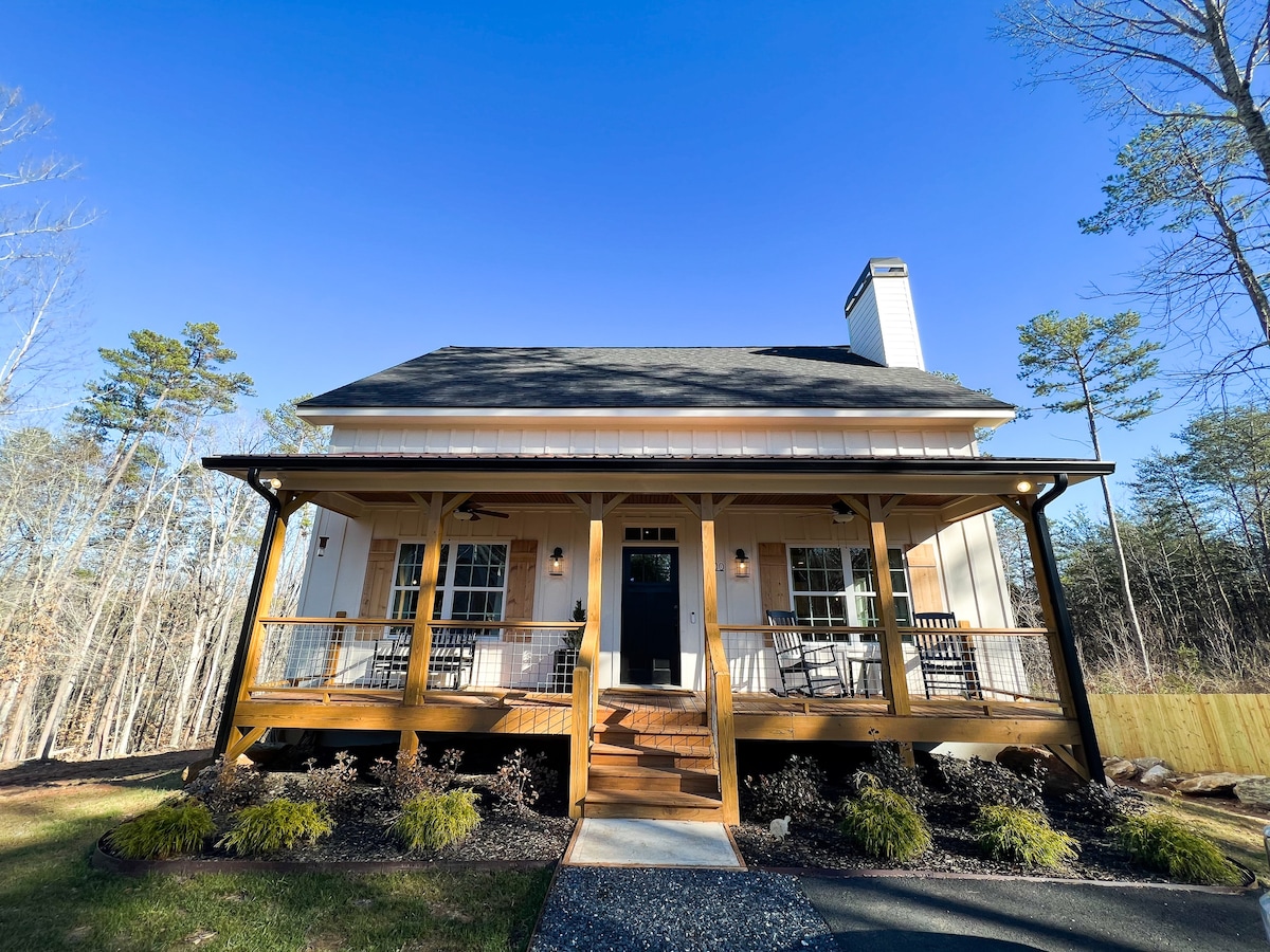 NEW Modern Cabin Near Helen | Wineries | Yonah Mtn