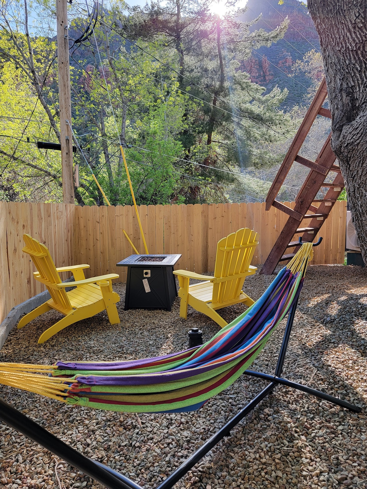 Treetop Tiny House near Oak Creek!