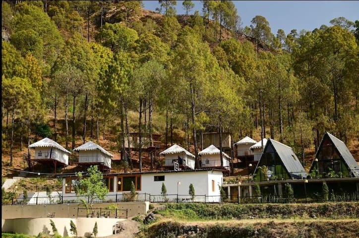 Khurpatal的民宿