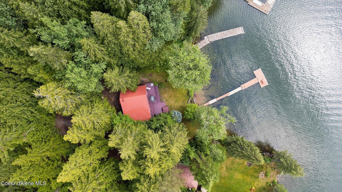 Sliverwood Park Lakefront Lodge with Boat Dock