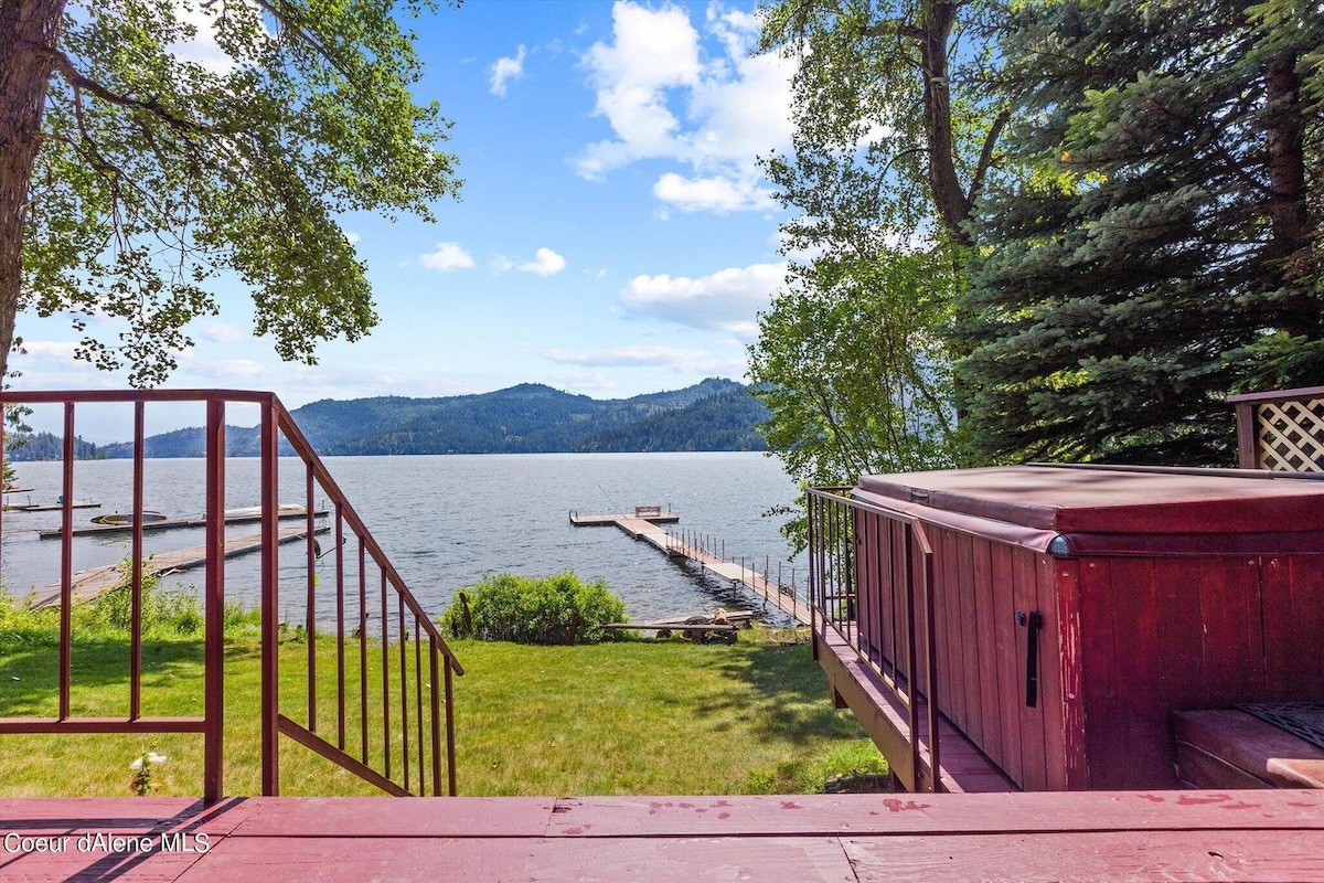 Sliverwood Park Lakefront Lodge with Boat Dock