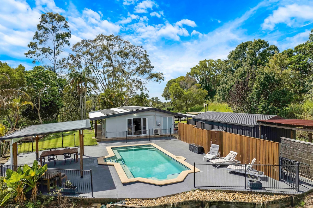 Brunswick Hideaway-Superb pool & elevated location