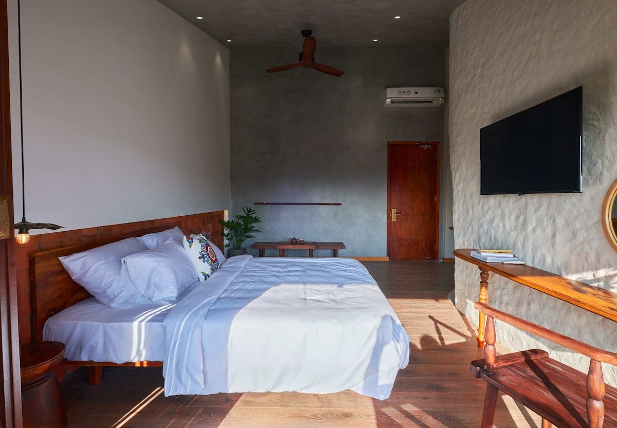 One bedroom with balcony - a new villa Hoi An