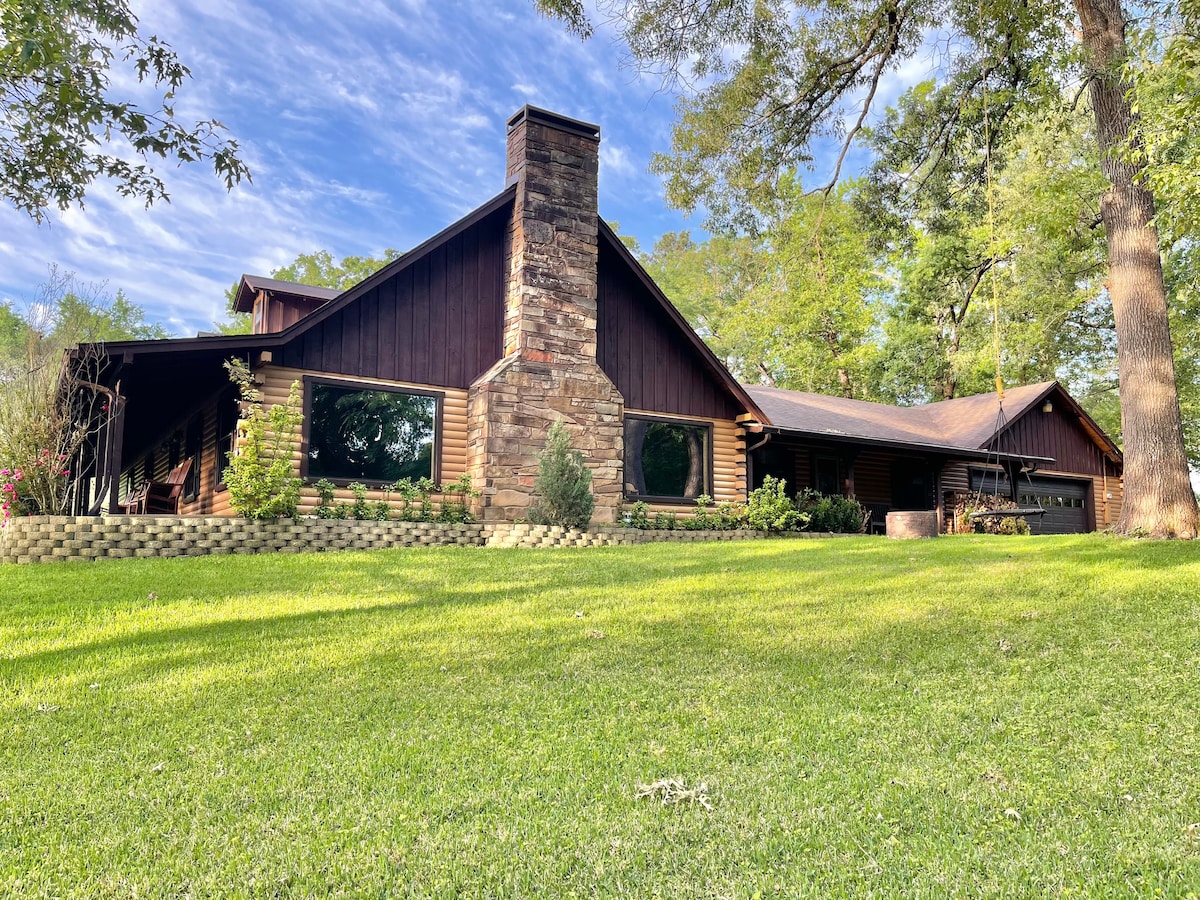 6 BR in Piney Woods w/hot tub