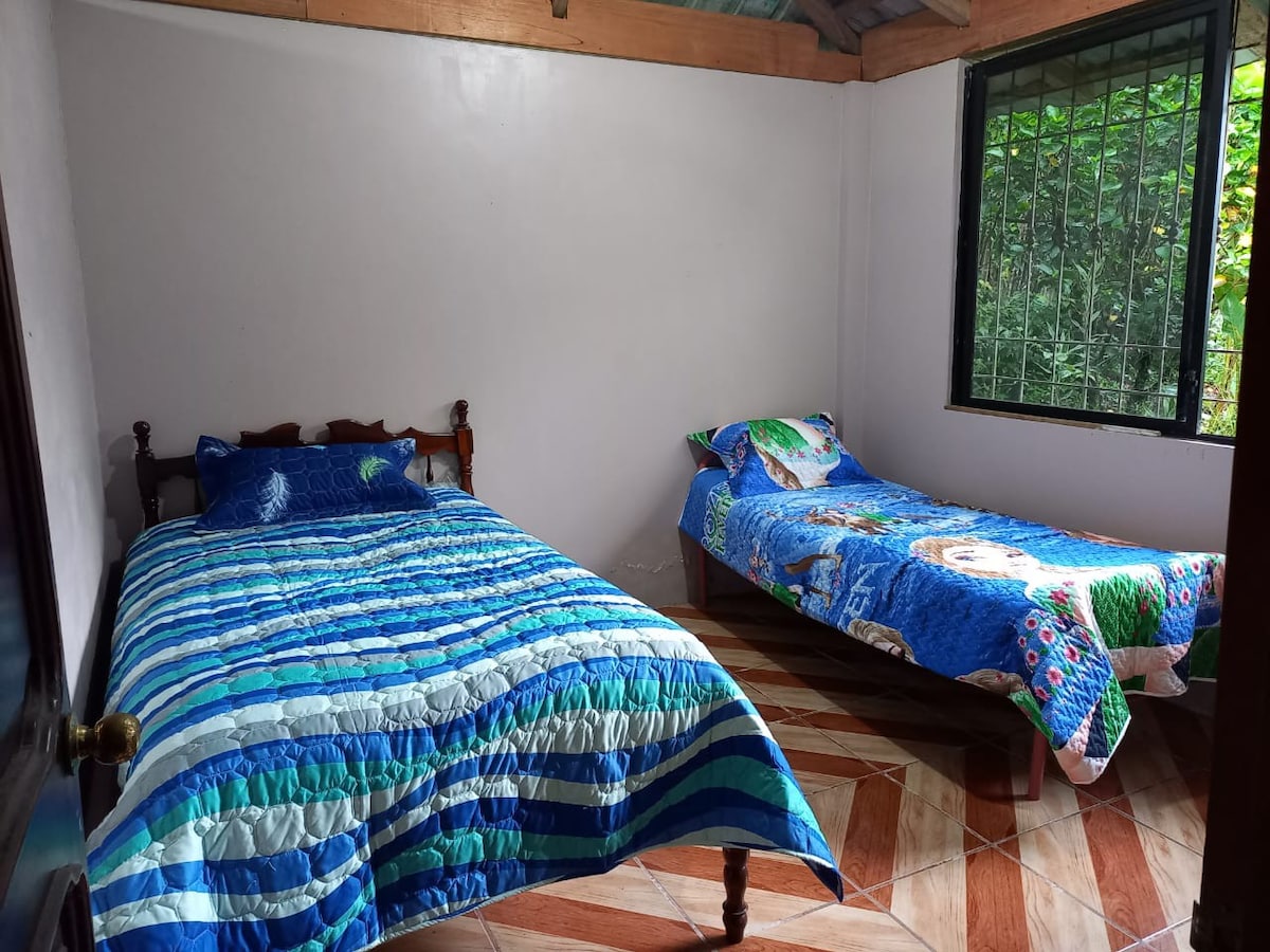 Casa y Cabaña de Campo Familiar en la Amazonia