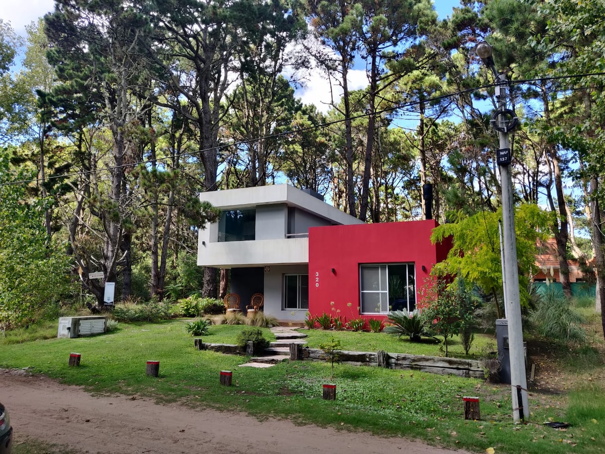 Alquiler amplia y moderna casa