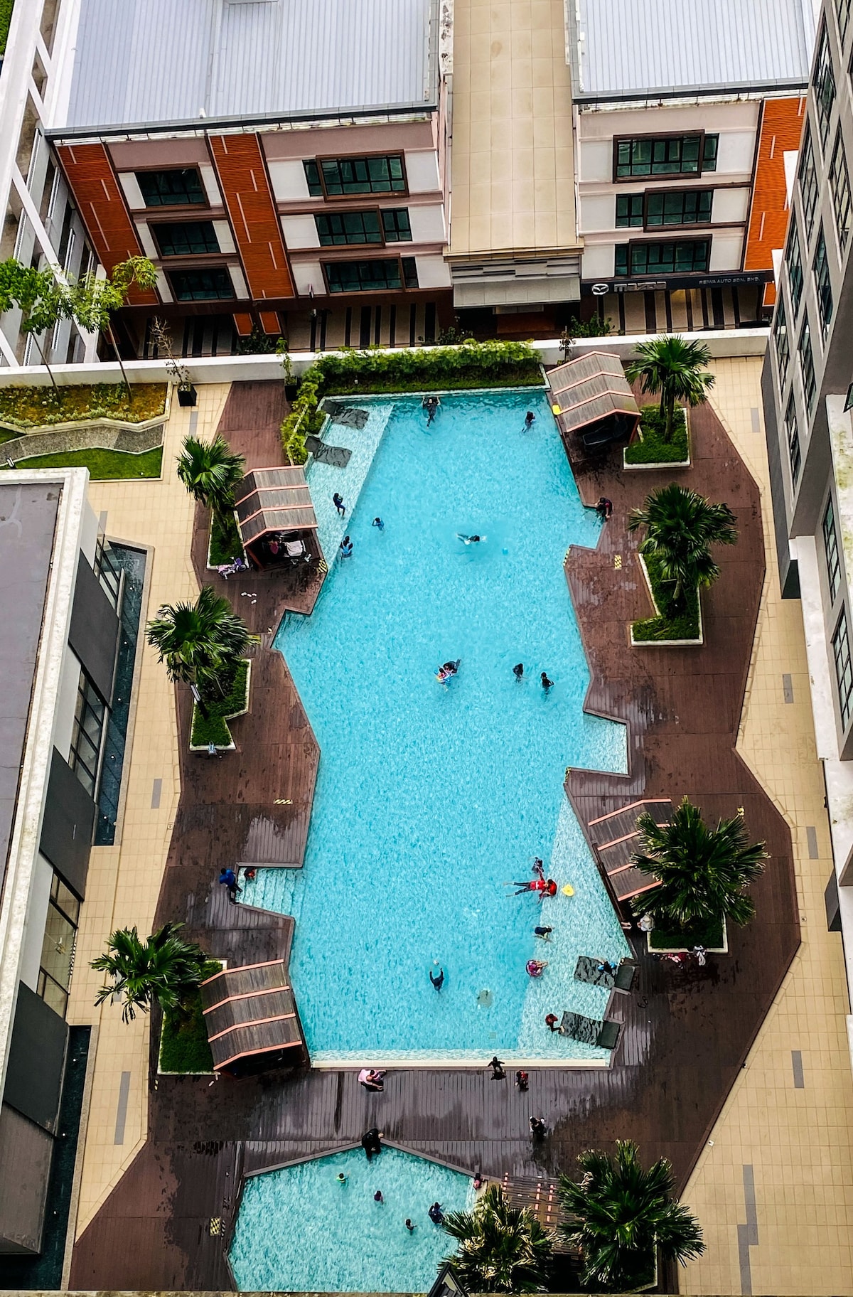 IOI City Mall Putrajaya的Icon3公寓，可欣赏泳池景观