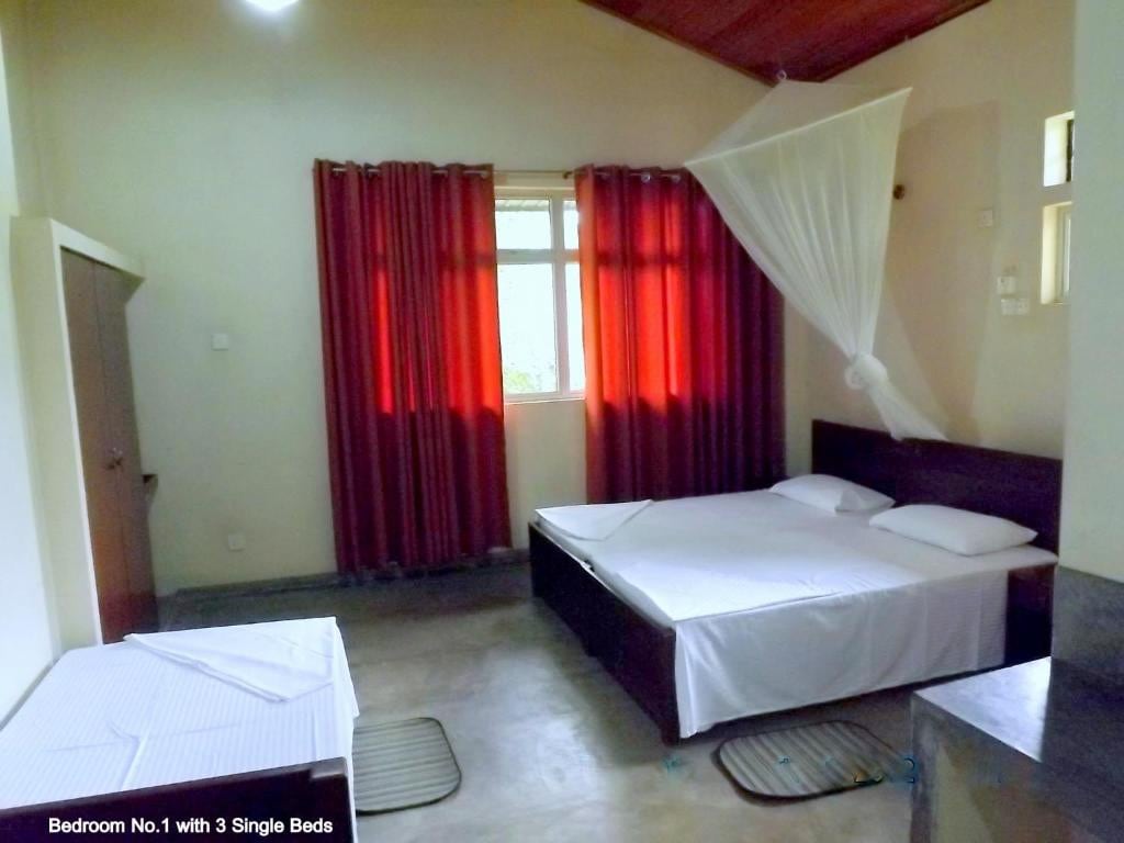 Guest Room in Upie's Folly Holiday Bungalow