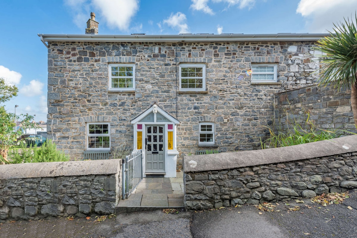 Tŷ Towyn / Towyn House, New Quay.