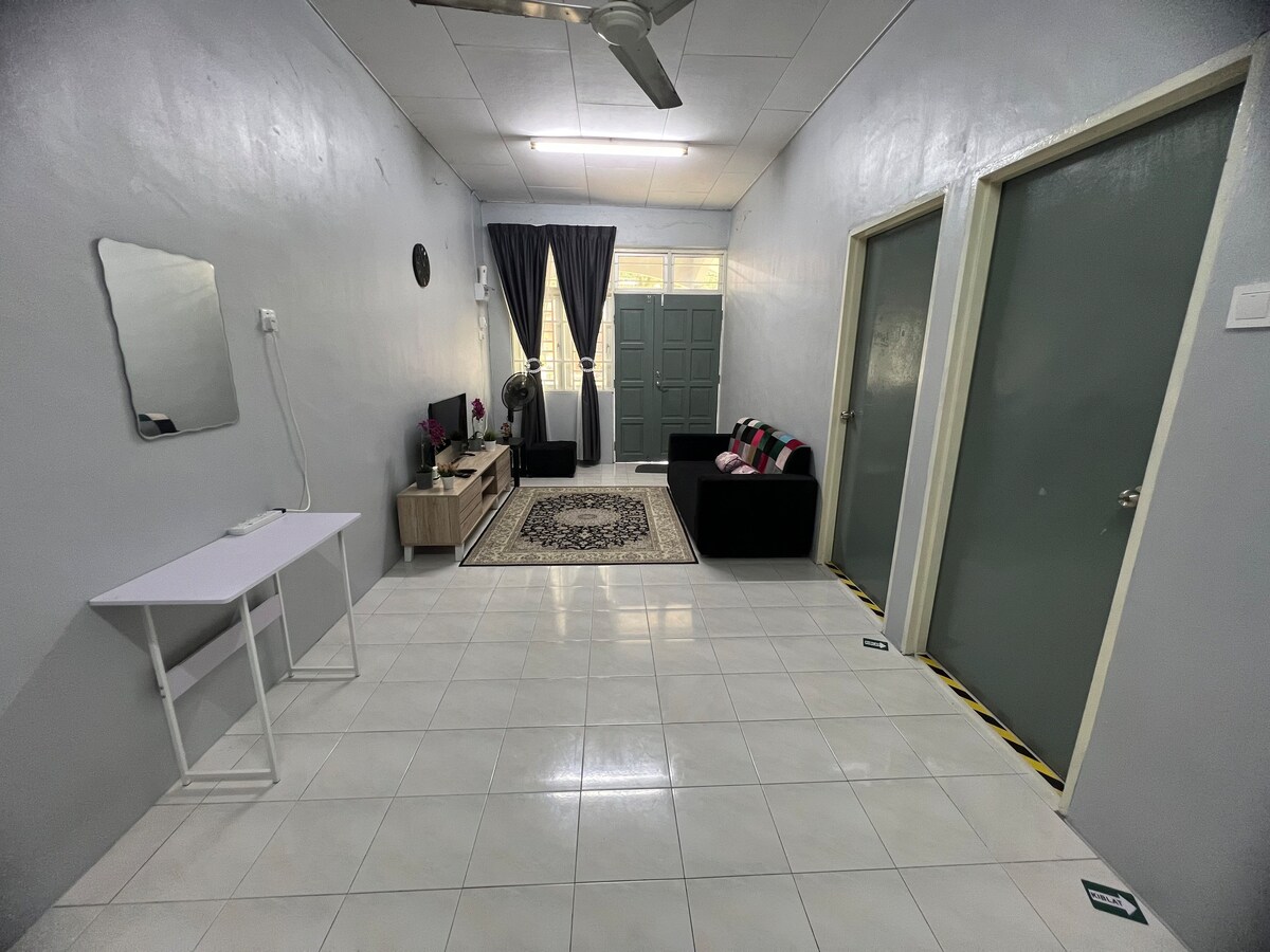 2 bedroom house:Coway, All air-cond, WIFI, netflix
