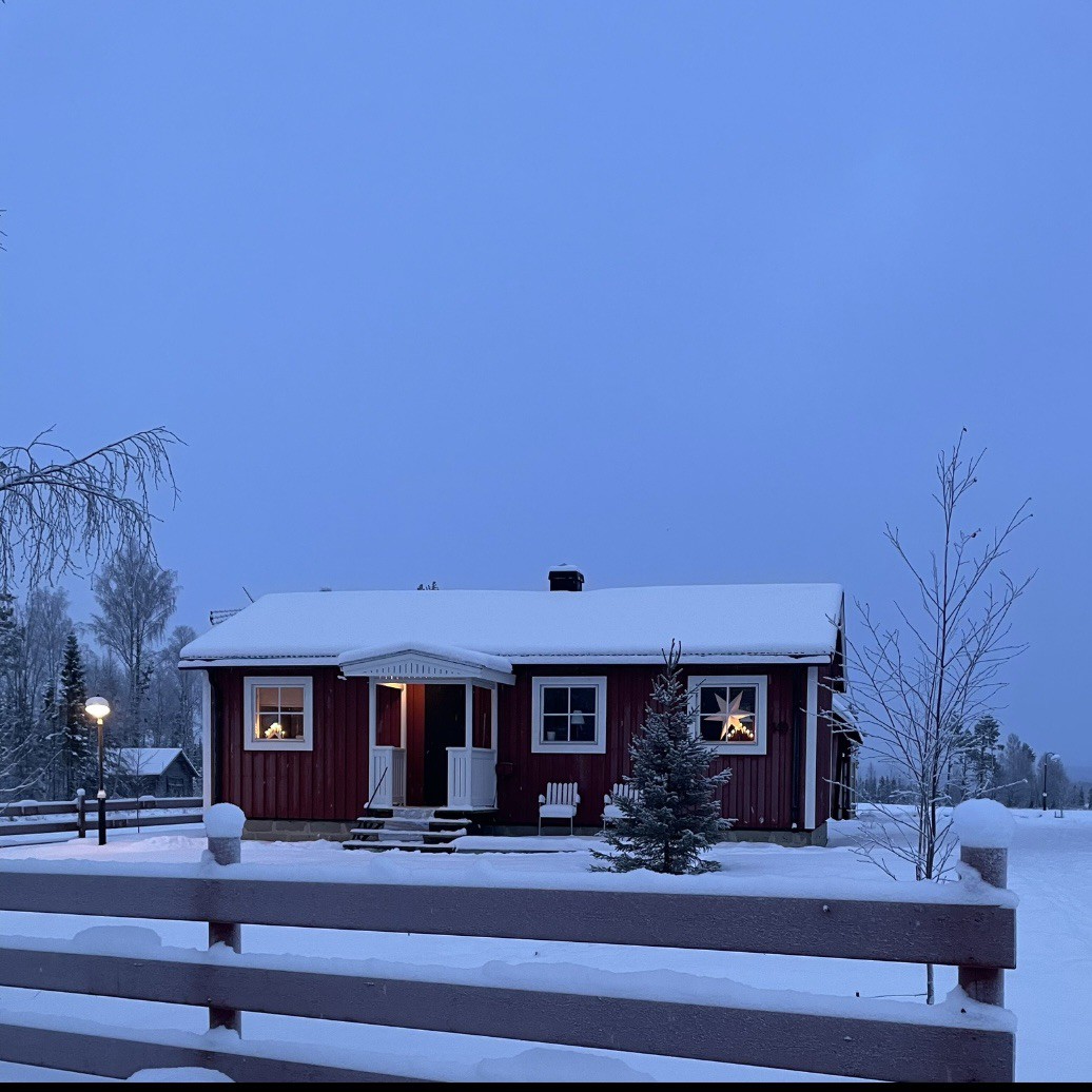 Litet hus på landet.