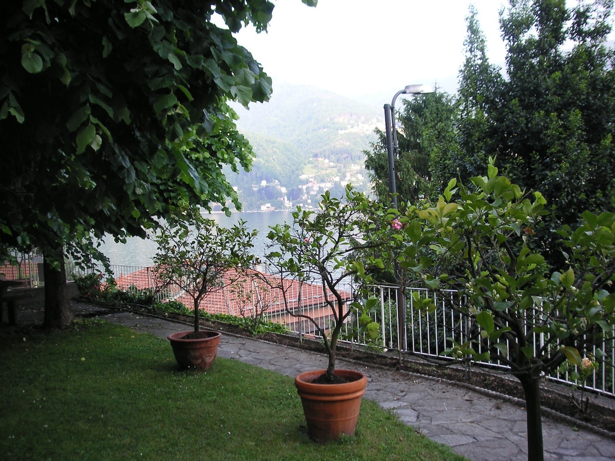 Meraviglioso giardino al lago