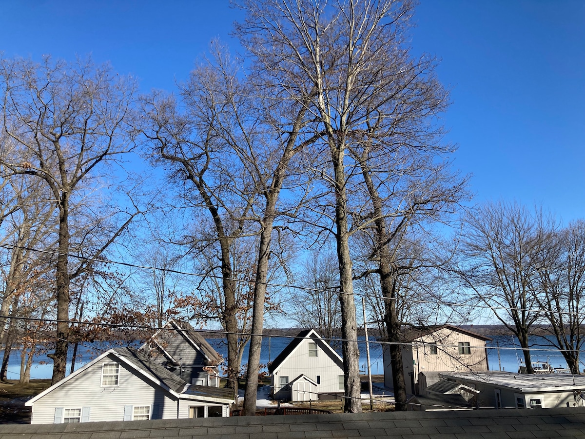 Russell Retreat with an amazing view of Gun Lake!