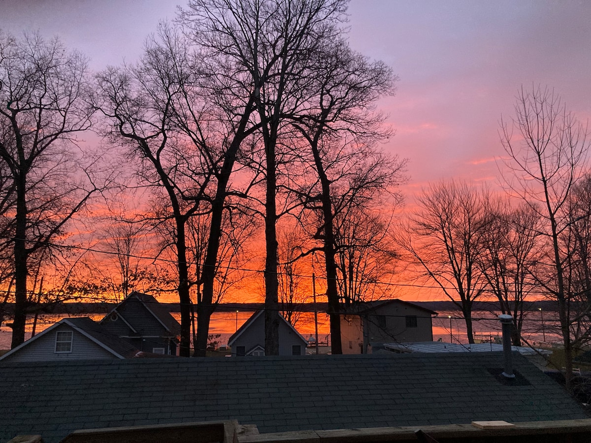 Russell Retreat with an amazing view of Gun Lake!