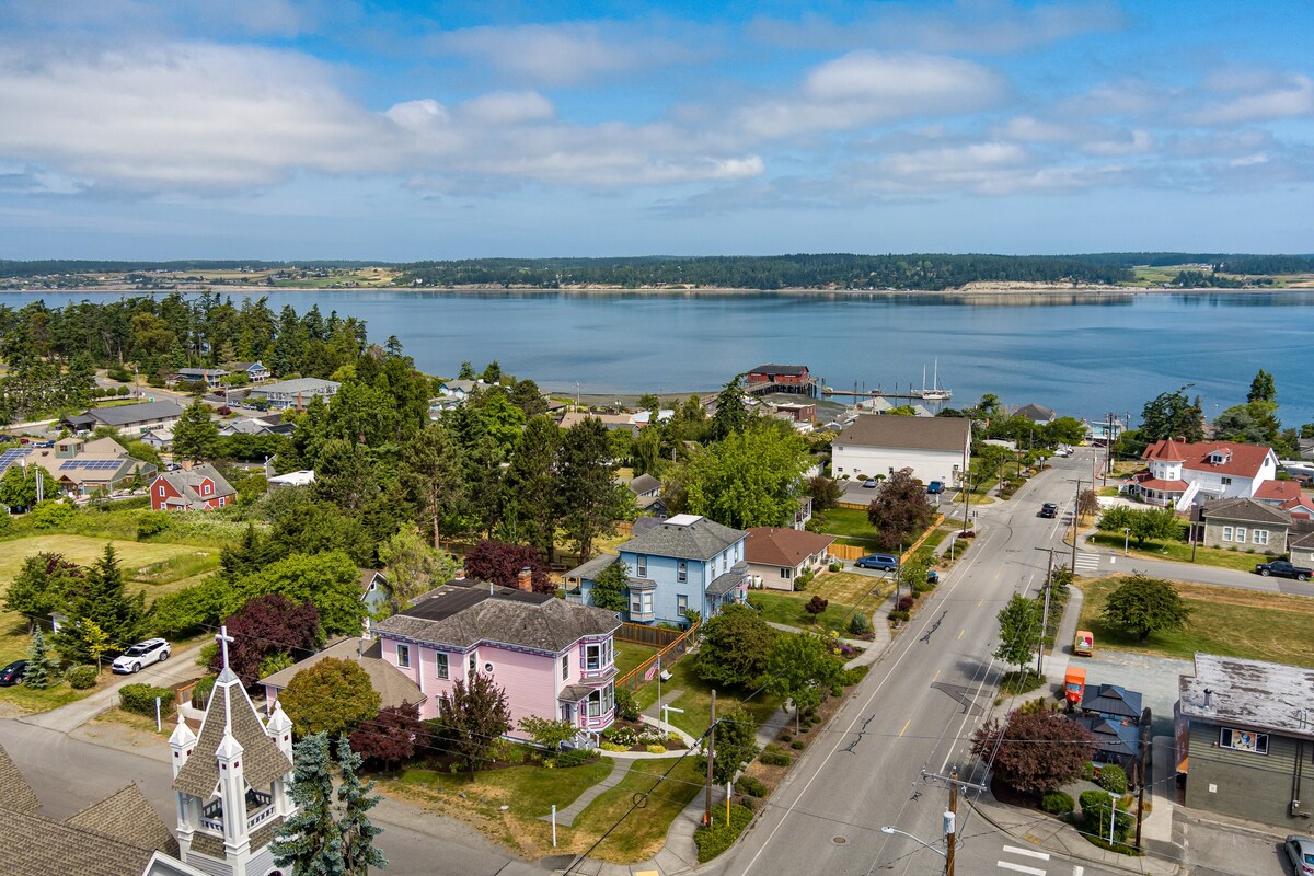 Historic Coupeville 6BR/5BA near Waterfront/Wharf