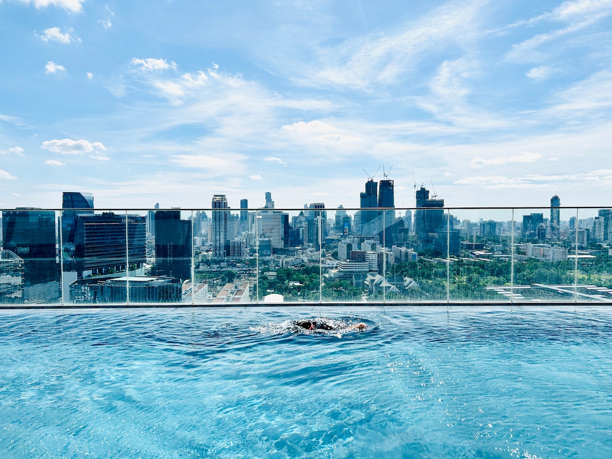 Sky pool room Asok