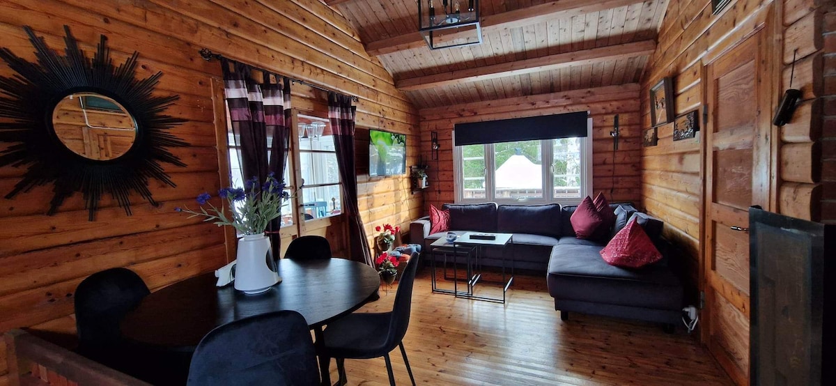 Cozy 2 Bedroom Holiday Home on Ocean Side Tjelsund