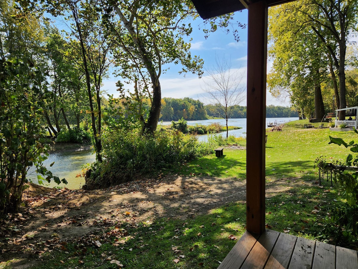 Waterfront Cabin with Hot Tub! Kayaks & Canoes!