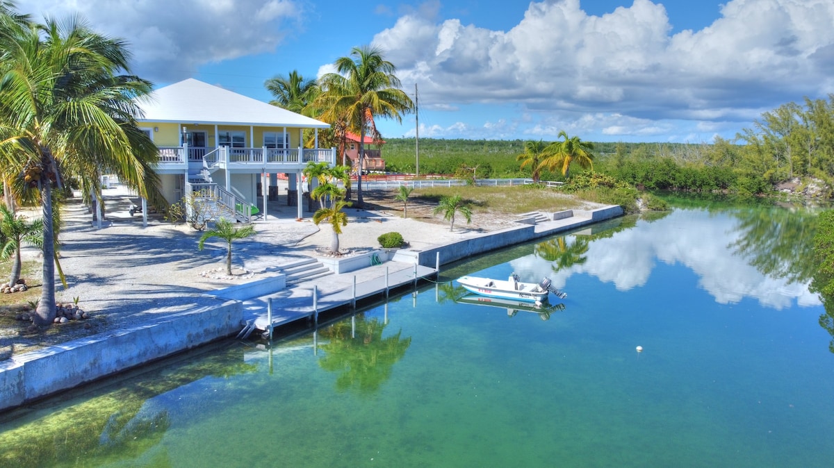 Stunning Villa w/ Boat & private dock, beach view