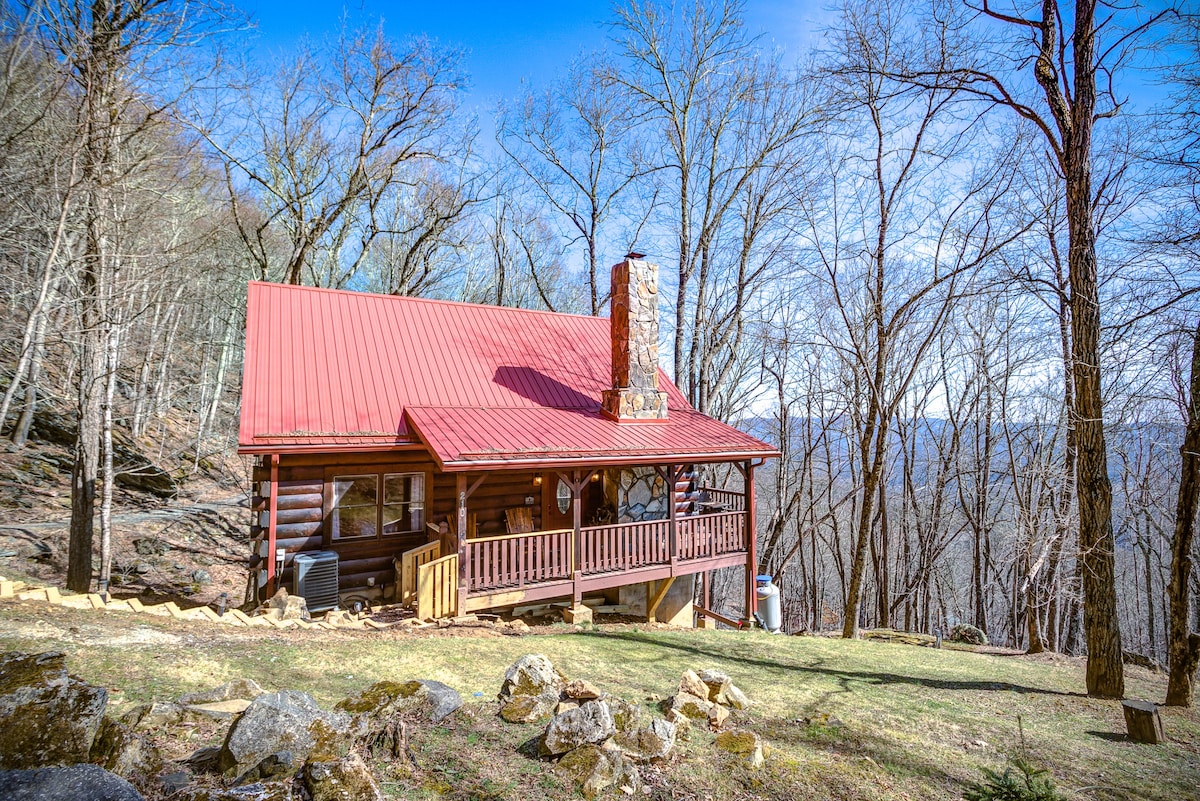 Mountain Serenity: JACUZZi, Views & Luxury