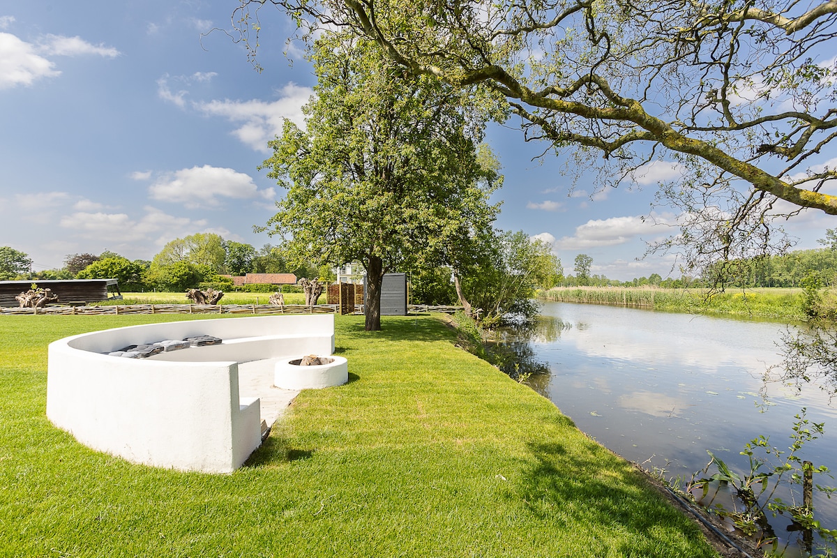 Modern Villa at the Leie with Jacuzzi & Sauna