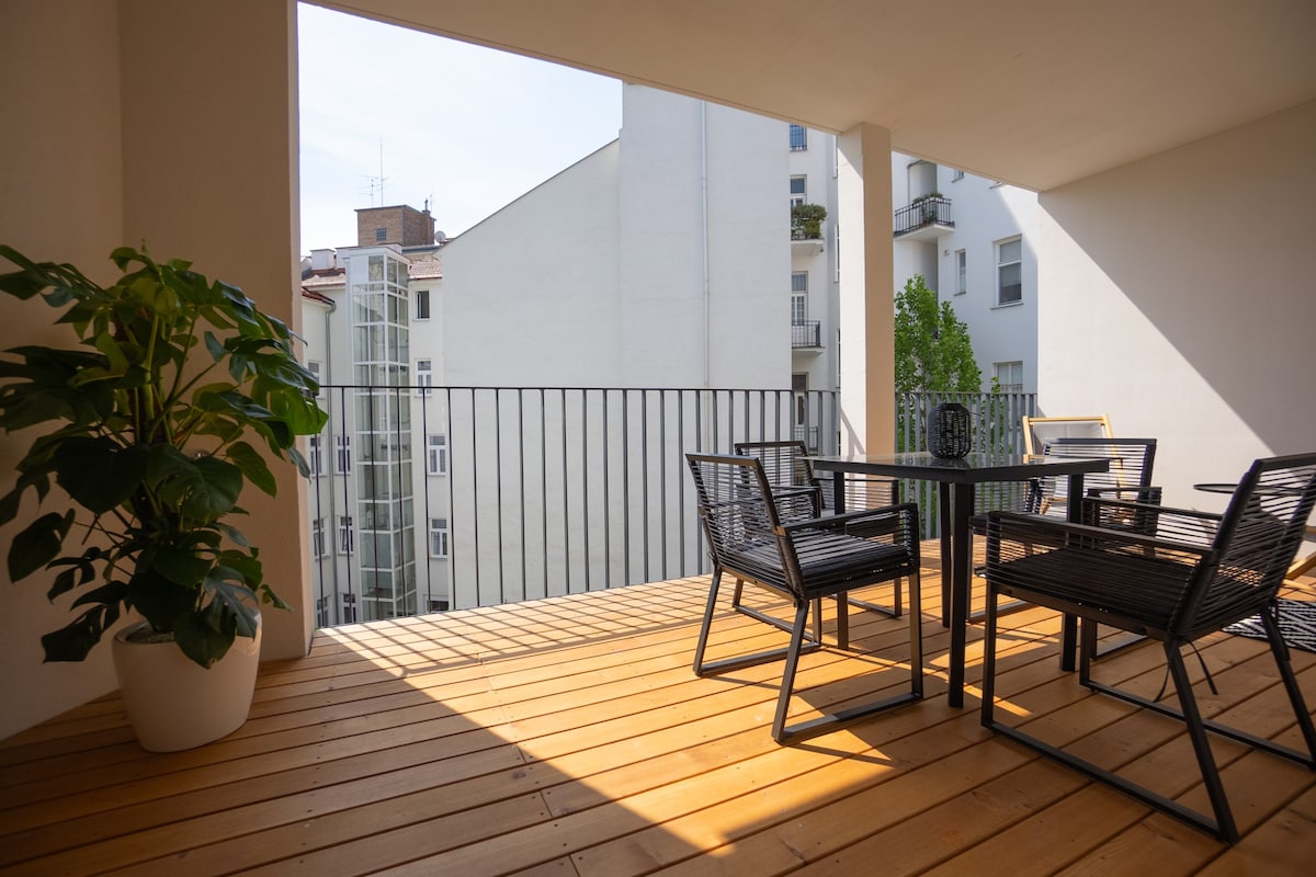 Modern apartment in center with a huge terrace