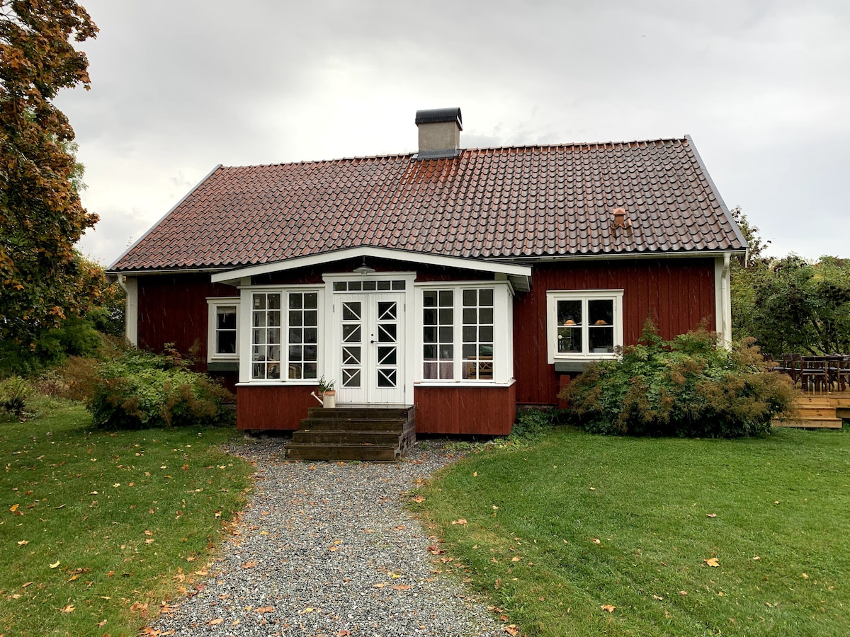 Idylliskt sommarhus nära Mälaren