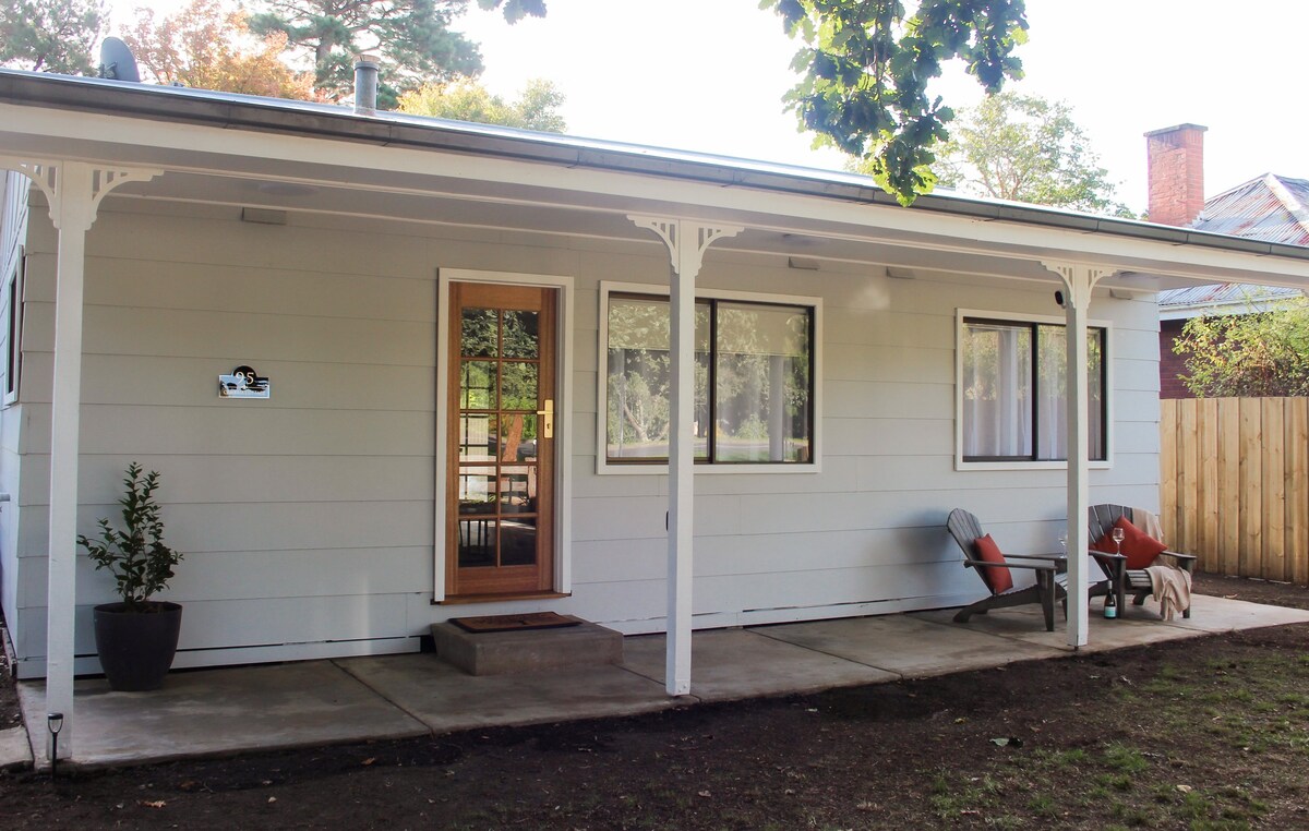 Buchan's Cosiest Cottage - close to Buchan Caves