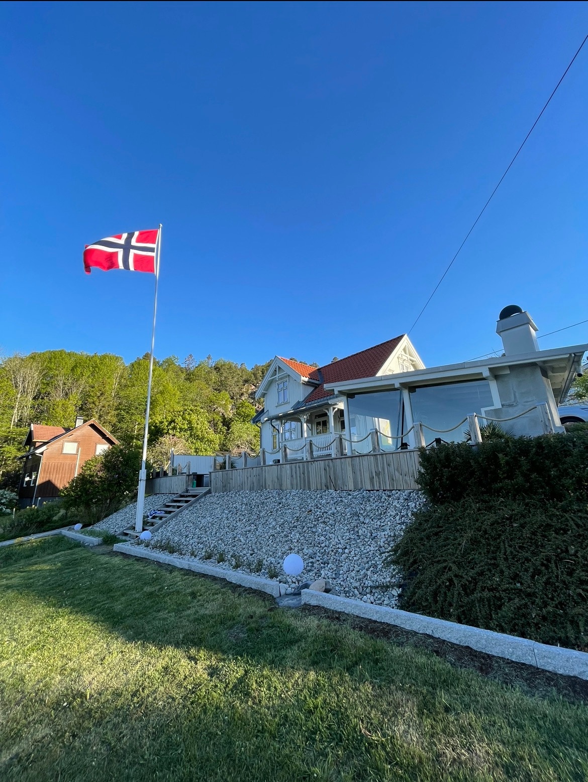 Sjarmerende villa med strandlinje og utekjøkken