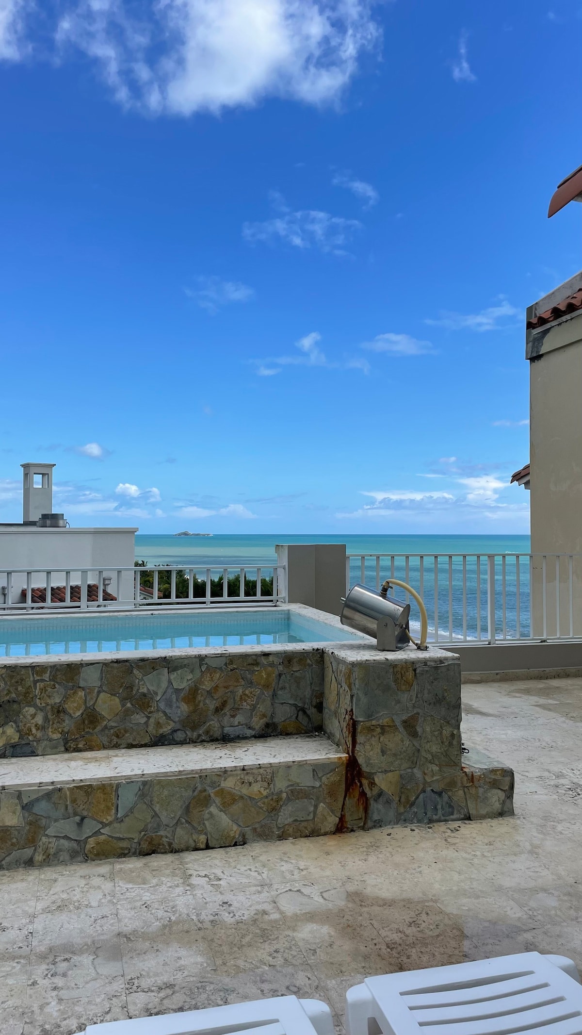 Penthouse with pool & oceanview