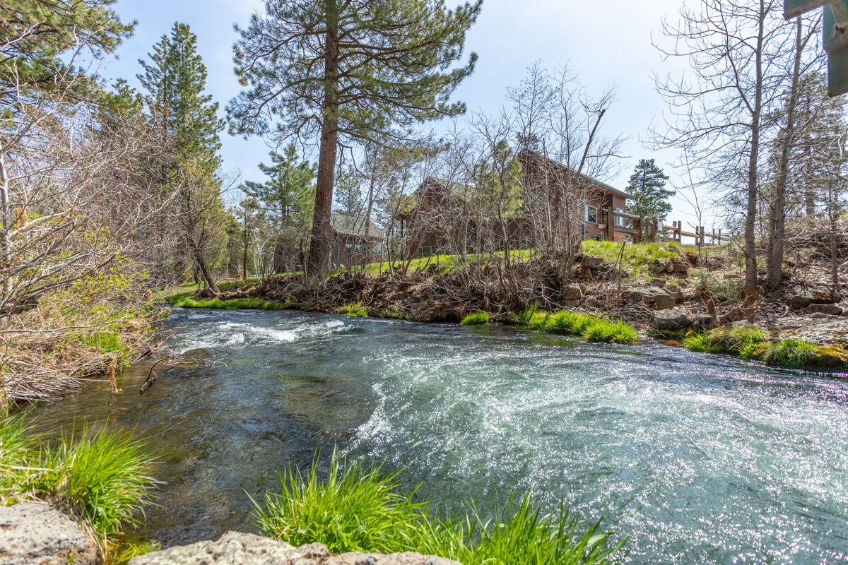 Beautiful retreat on Hat Creek- Cabin A