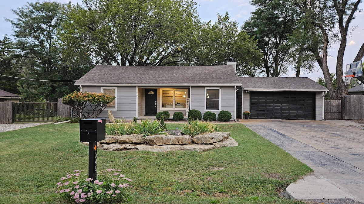 Swan Shores - Lakefront home in Wichita