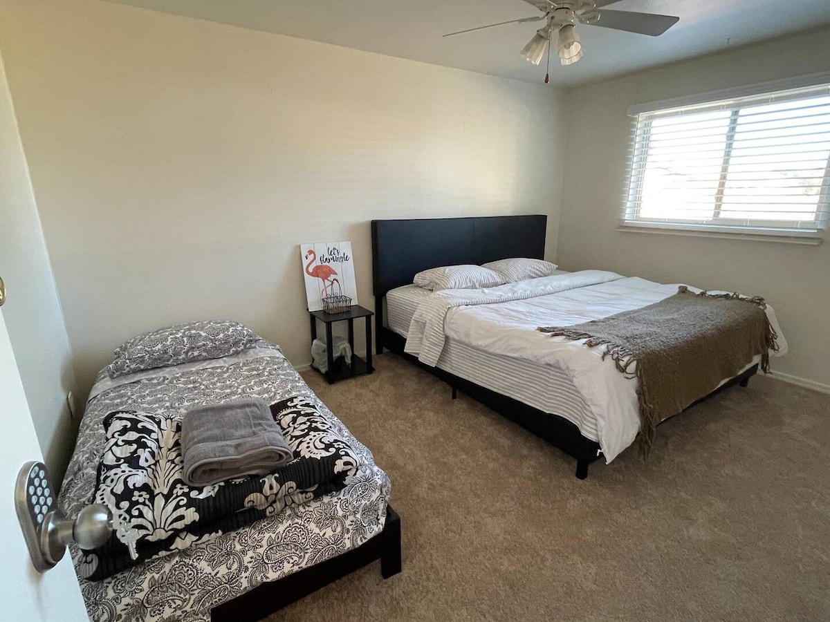 North Phx Homeshare ~ 2 Shared Bathrooms ~ Room 2