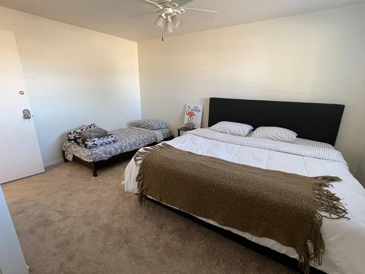 North Phx Homeshare ~ 2 Shared Bathrooms ~ Room 2