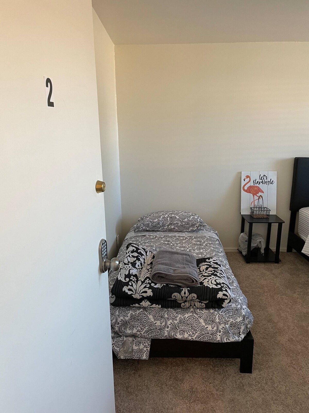 North Phx Homeshare ~ 2 Shared Bathrooms ~ Room 2