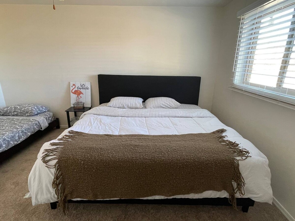 North Phx Homeshare ~ 2 Shared Bathrooms ~ Room 2