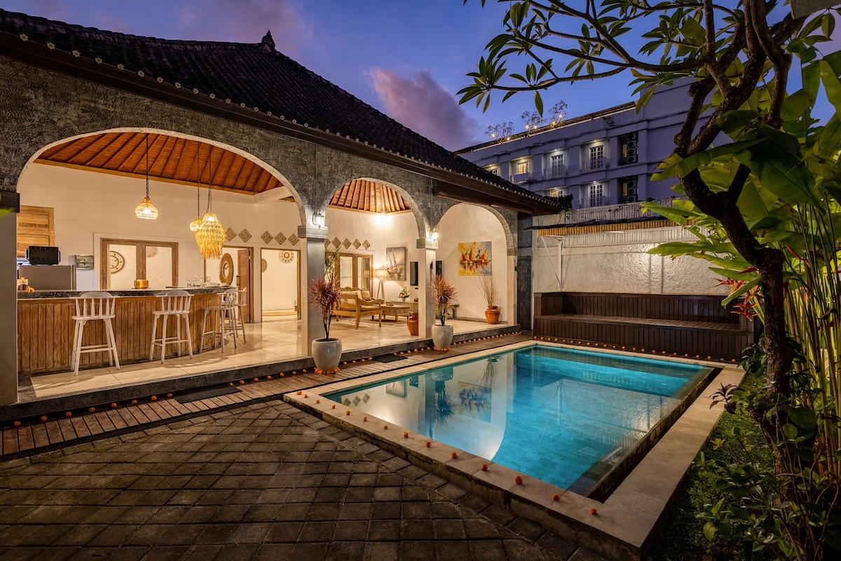 Authentic Balinese Villa ~ 10 mins to Beach ~ Pool