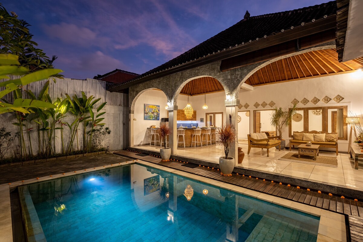 Authentic Balinese Villa ~ 10 mins to Beach ~ Pool